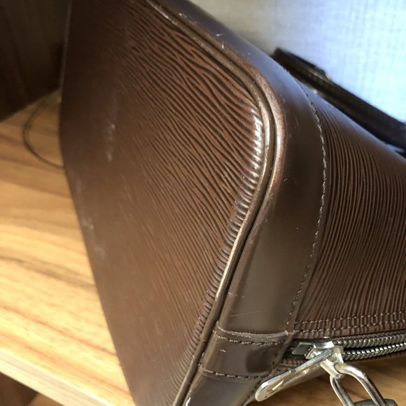Louis Vuitton Alma PM Epi Leather - Picture 8 of 10